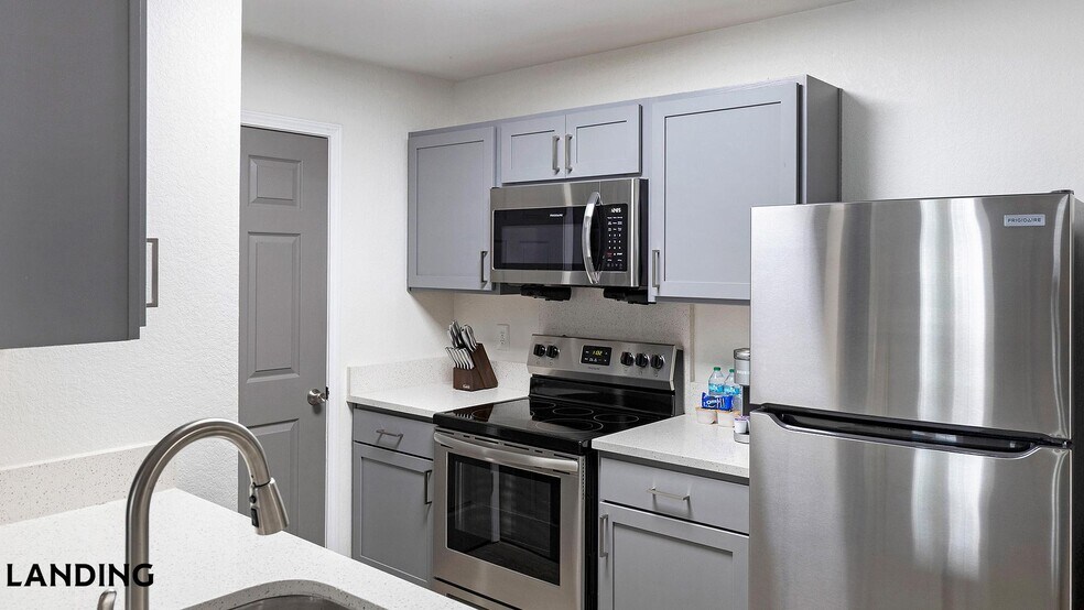 Building Photo - 210 Hillwood Blvd