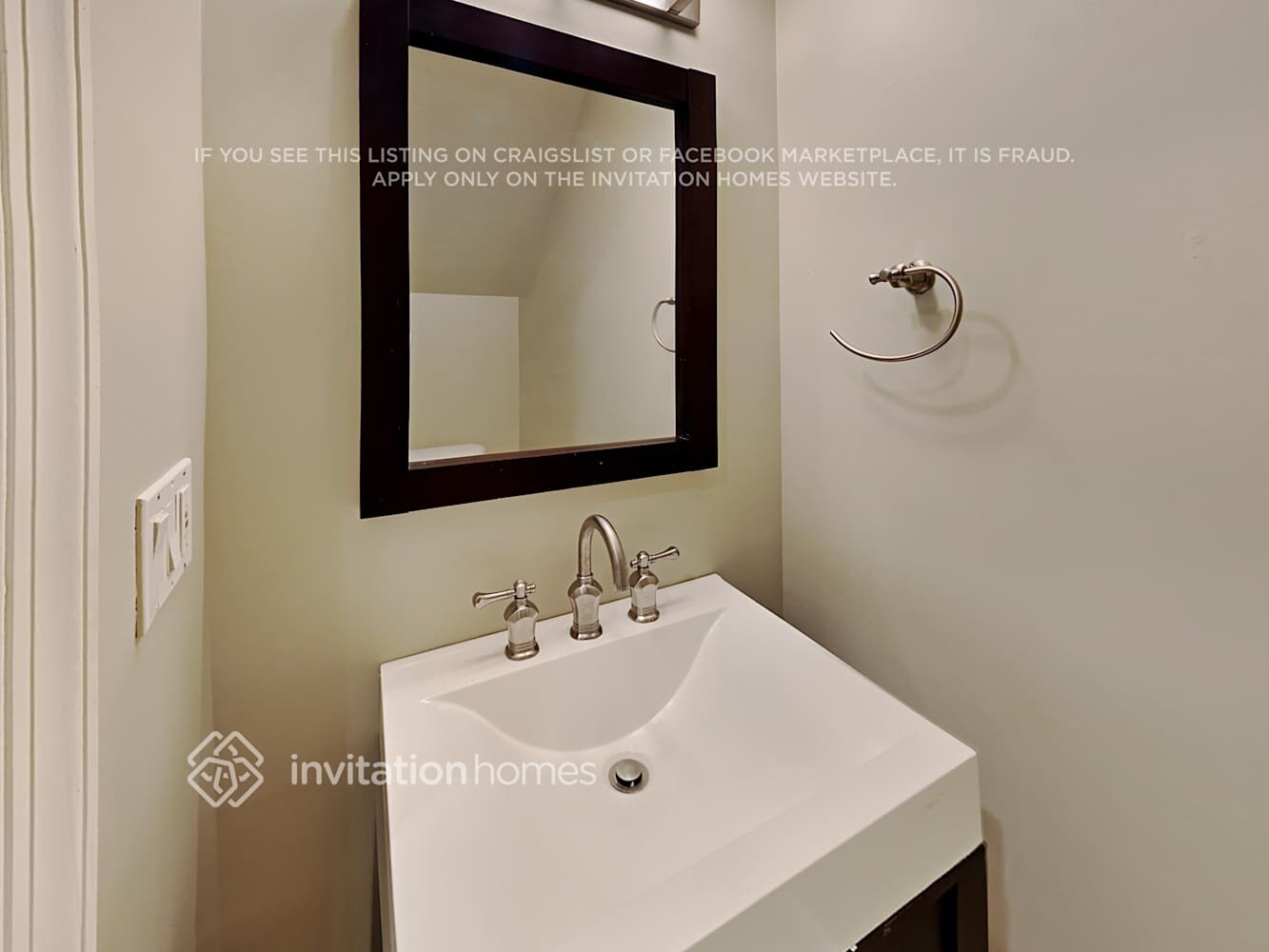 Building Photo - 806 University Blvd