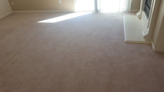 Building Photo - 4 Bedroom Home