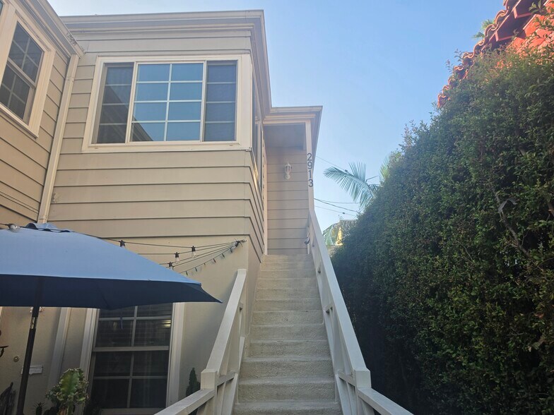 Building Photo - 2913 W Riverside Dr