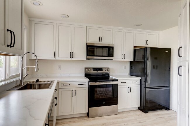 Primary Photo - Charming & Updated 3-Bedroom Home