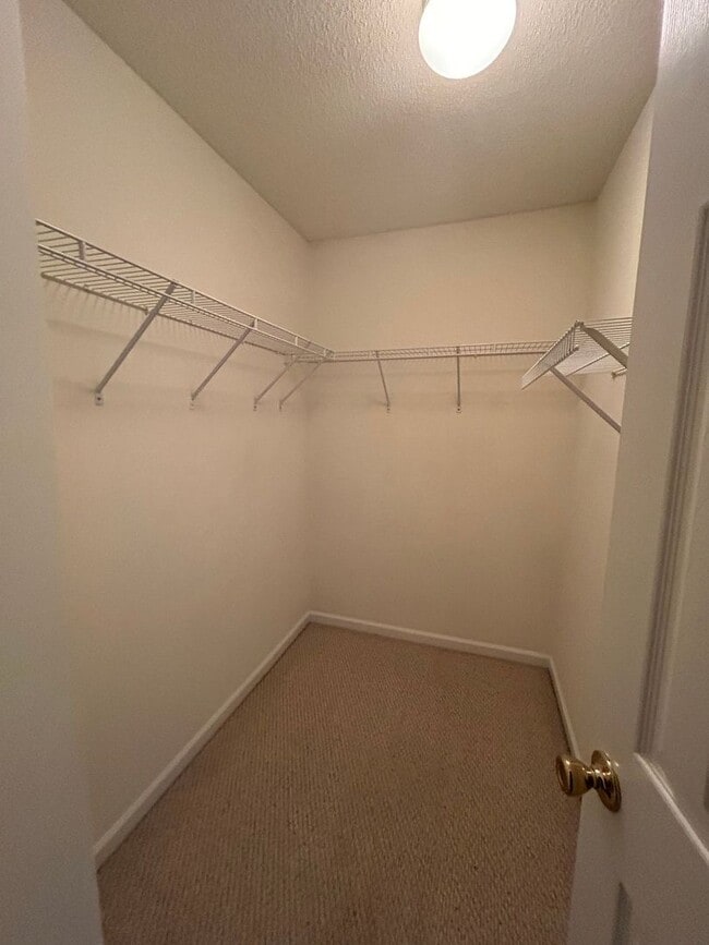 Building Photo - Oak Bluff Townhome