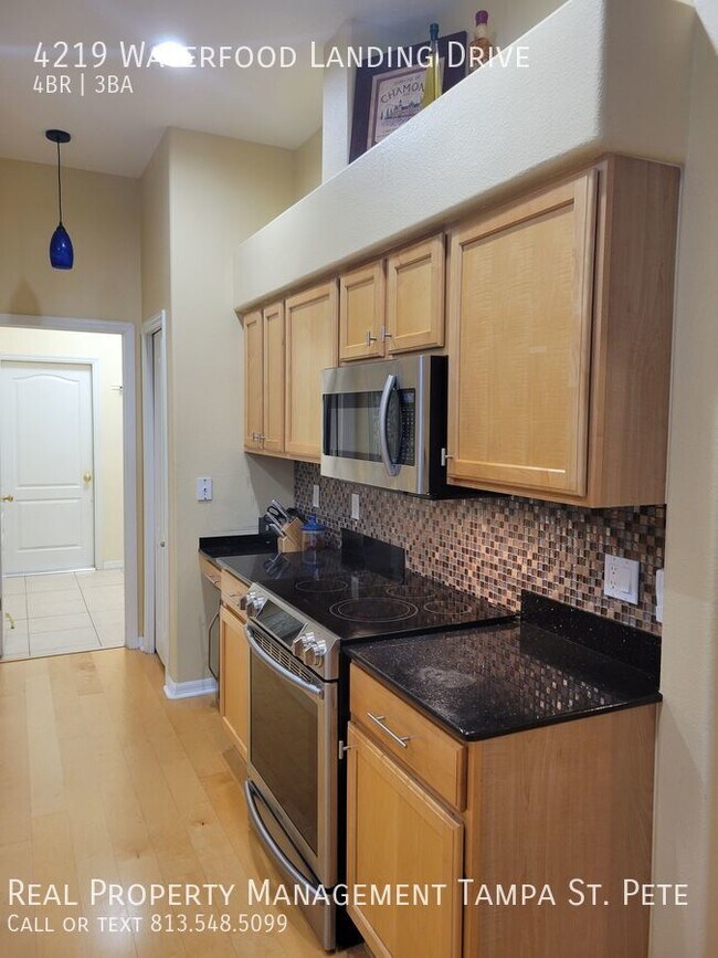 Building Photo - ***LUXURY LUTZ HOME