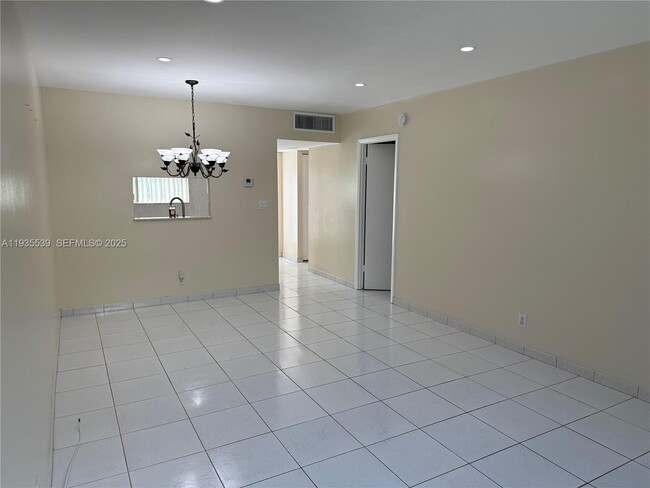 Building Photo - 5061 W Oakland Park Blvd