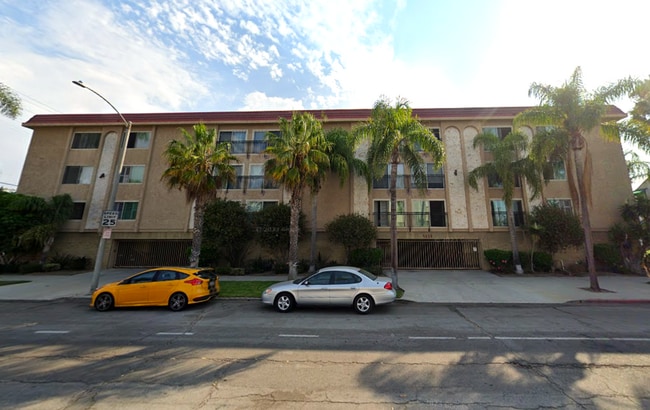 Primary Photo - REMODELED 1 BEDROOM CONDO - Naples Island ...