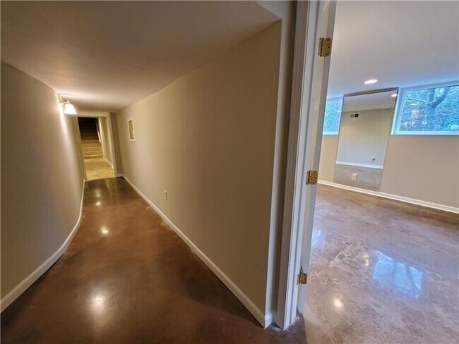 Building Photo - 4615 Mystic Dr NE