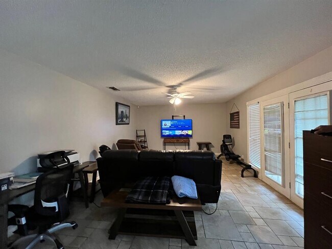 Building Photo - 1708 Stanley Ave