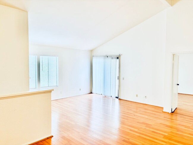Building Photo - 16521 Grunion Ln