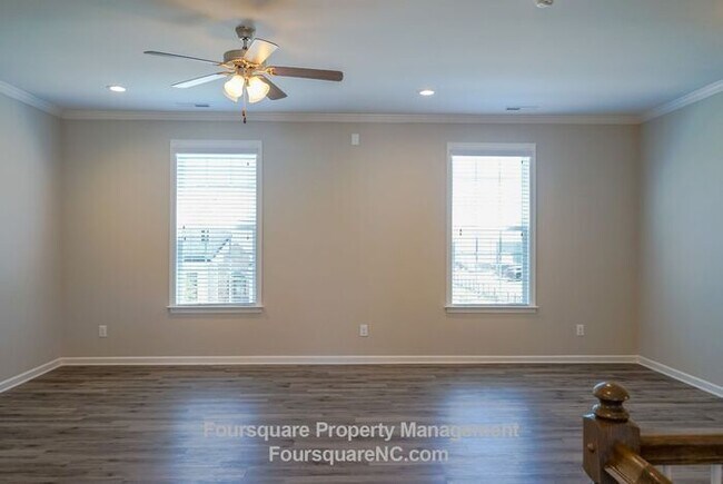 Building Photo - Modern 3-Story Townhome with Entry-Level Bonus Room, Back Deck & Garage , Community Pool in North...
