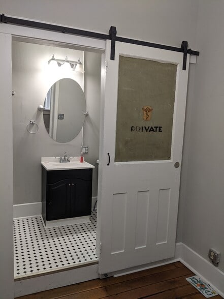Bathroom - 10 N Park Pl