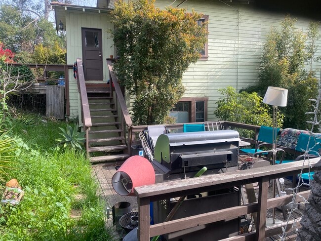 Building Photo - 3636 Roseview Ave