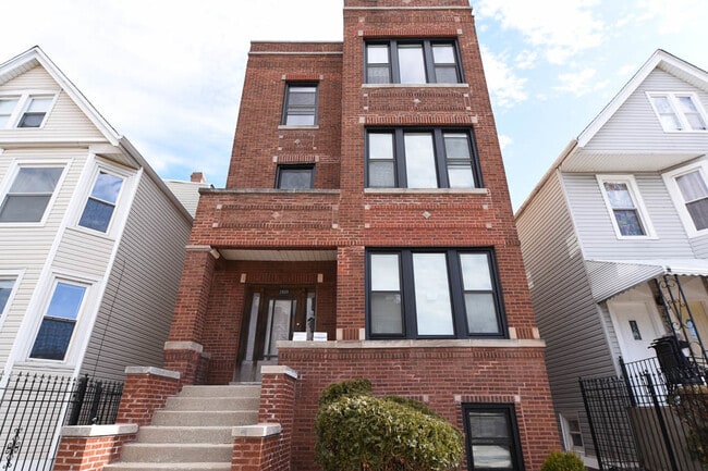 Primary Photo - 2935 N Lawndale Ave