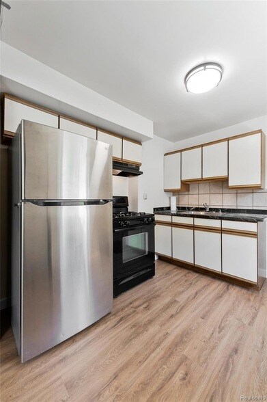 Building Photo - 15450 Lola Dr