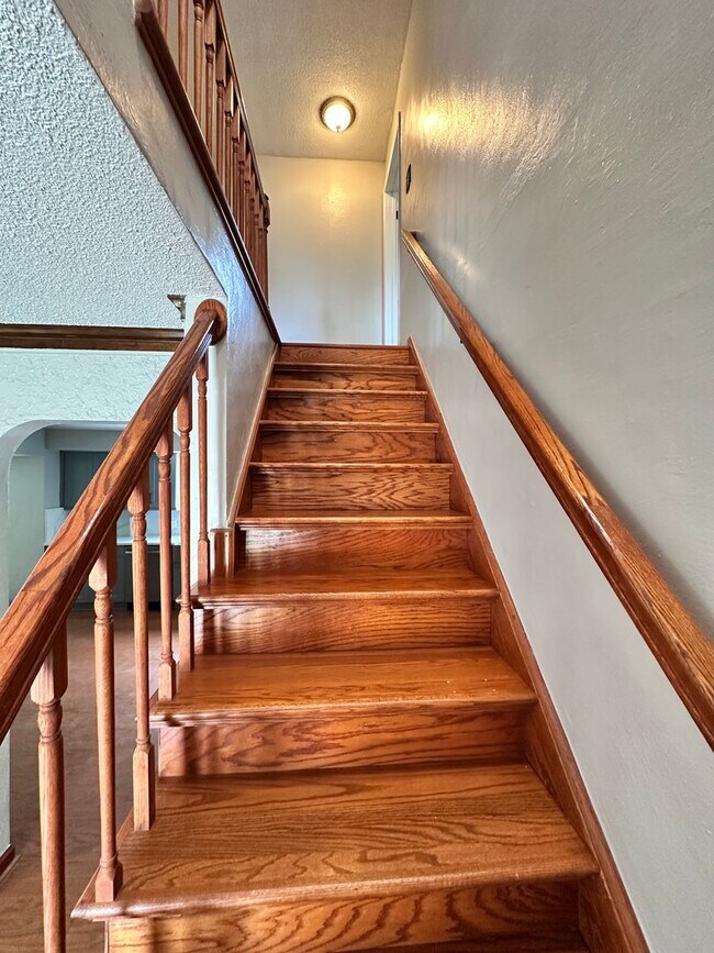Building Photo - Pembroke Manor-4 bedroom 2.5 bath Single f...
