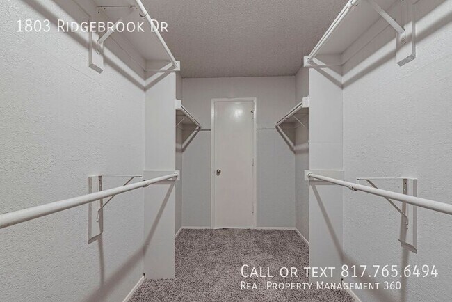 Building Photo - 1803 Ridgebrook Dr