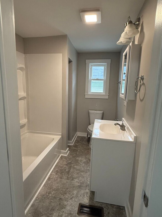 Building Photo - Charming 3-Bedroom Single-Family Home | Se...