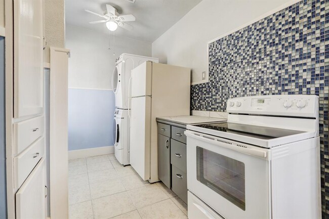 Building Photo - 412 W Polk St