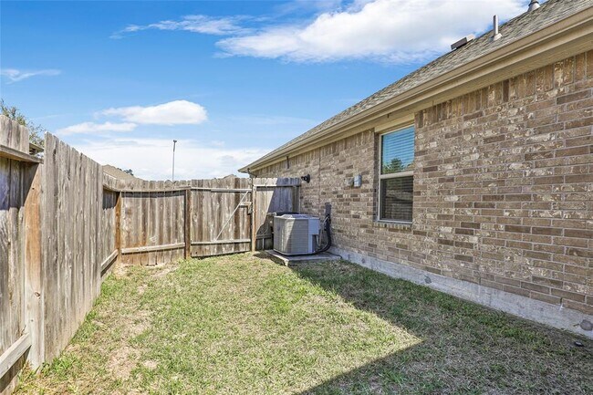 Building Photo - 18115 Van Berkel Ln