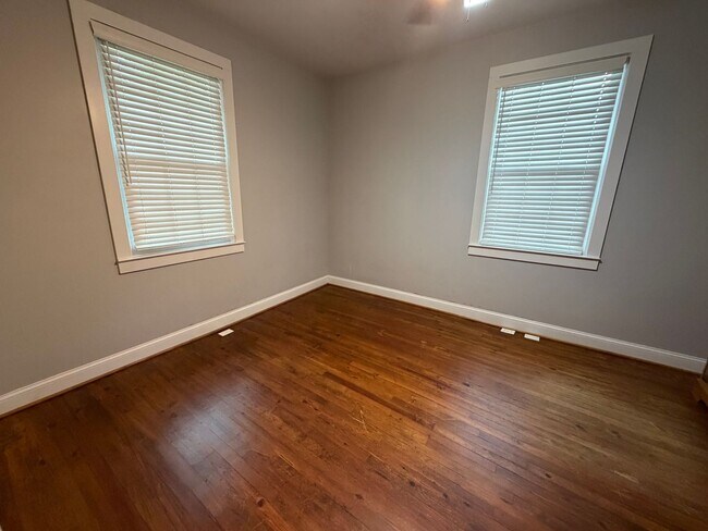 Building Photo - 3 Bedrooms, 1 Bathroom - Home in Celenease! *MOVE-IN SPECIAL!!*