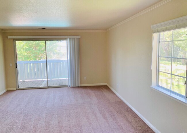 Building Photo - Upstairs One Bedroom located in walking distance to the Sonoma Plaza!