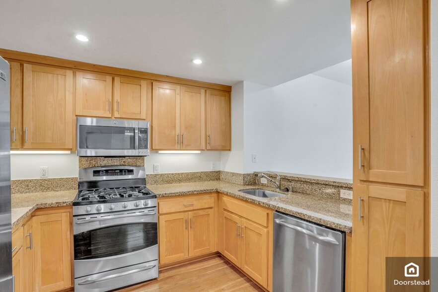 Building Photo - 301 Crescent Ct