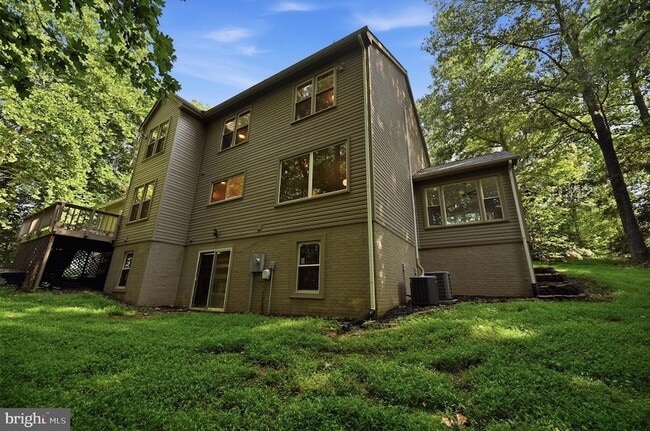 Building Photo - 2 English Hills Dr
