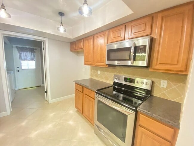 Building Photo - 1718 Gulfview Dr