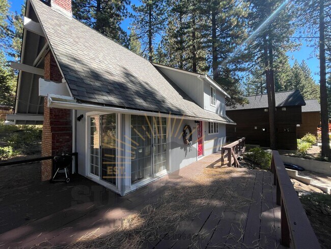 Building Photo - Bright Adorable Home in Incline! Dog Friendly