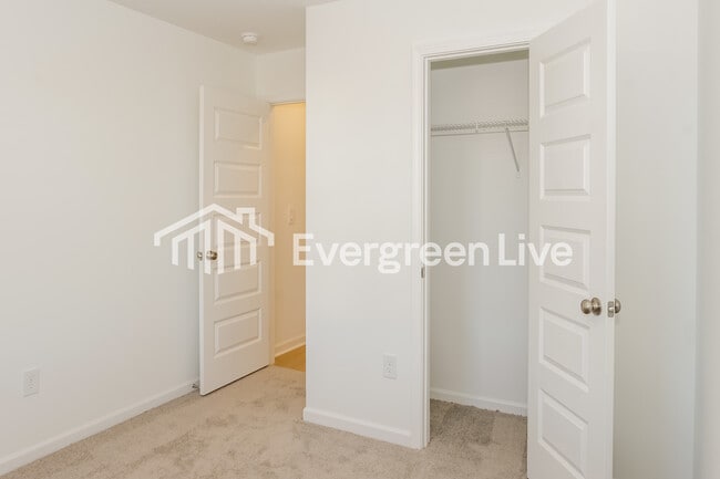 Building Photo - 178 Labrador Ln