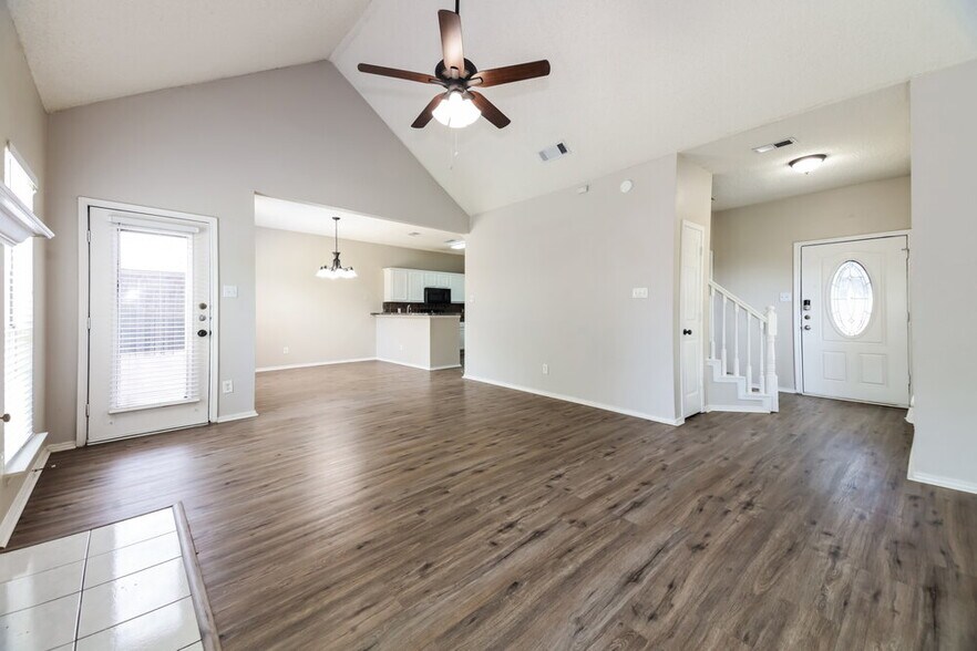 Building Photo - 5360 Waterford Dr