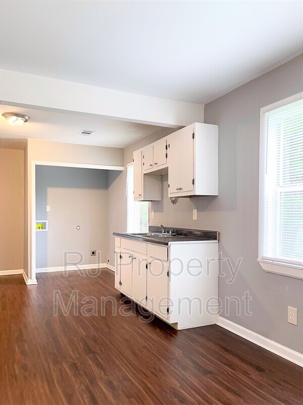 Building Photo - 802 Cella St