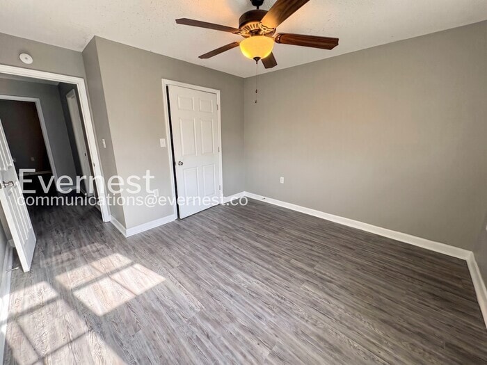 Building Photo - 1800 Labette Manor Dr