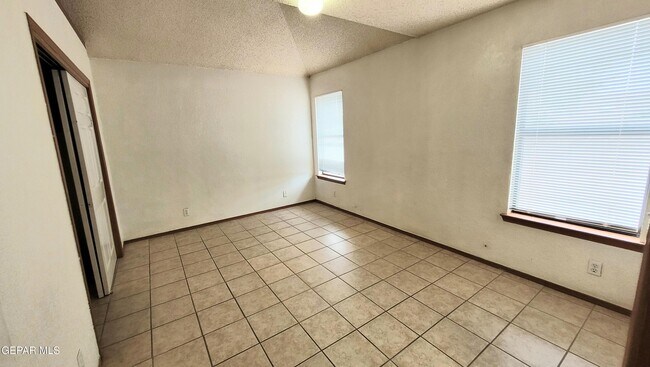 Building Photo - 7149 Golden Hawk Dr