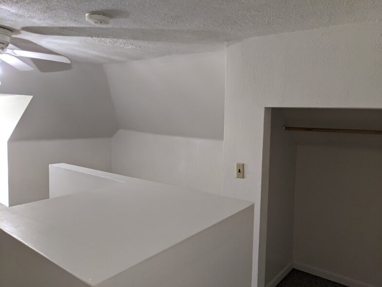 Building Photo - 721 Main St