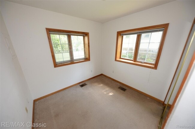 Building Photo - 280 Hutton St