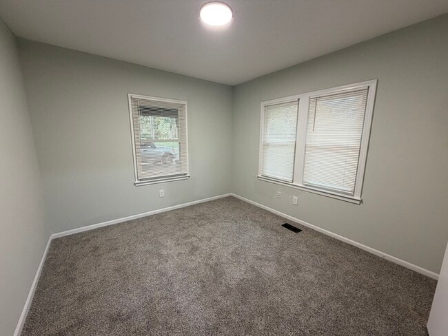 Building Photo - Move in Special - 3bed 2 bath in KCK off Turner and I-635