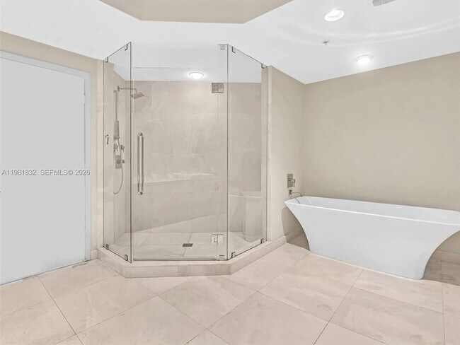 Building Photo - 17301 Biscayne Blvd