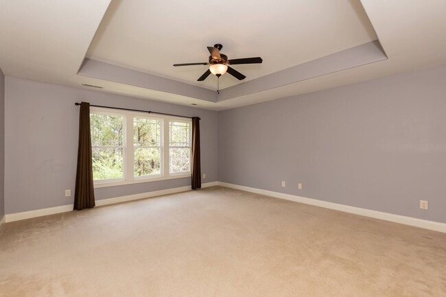 Building Photo - Lovely Large Family Home in Fuquay!