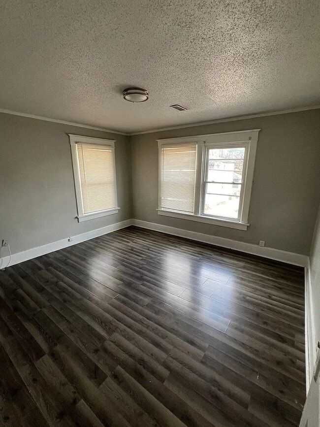 Primary Photo - 3420 Clifton St