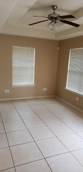 Building Photo - 1921 Horsetail Falls