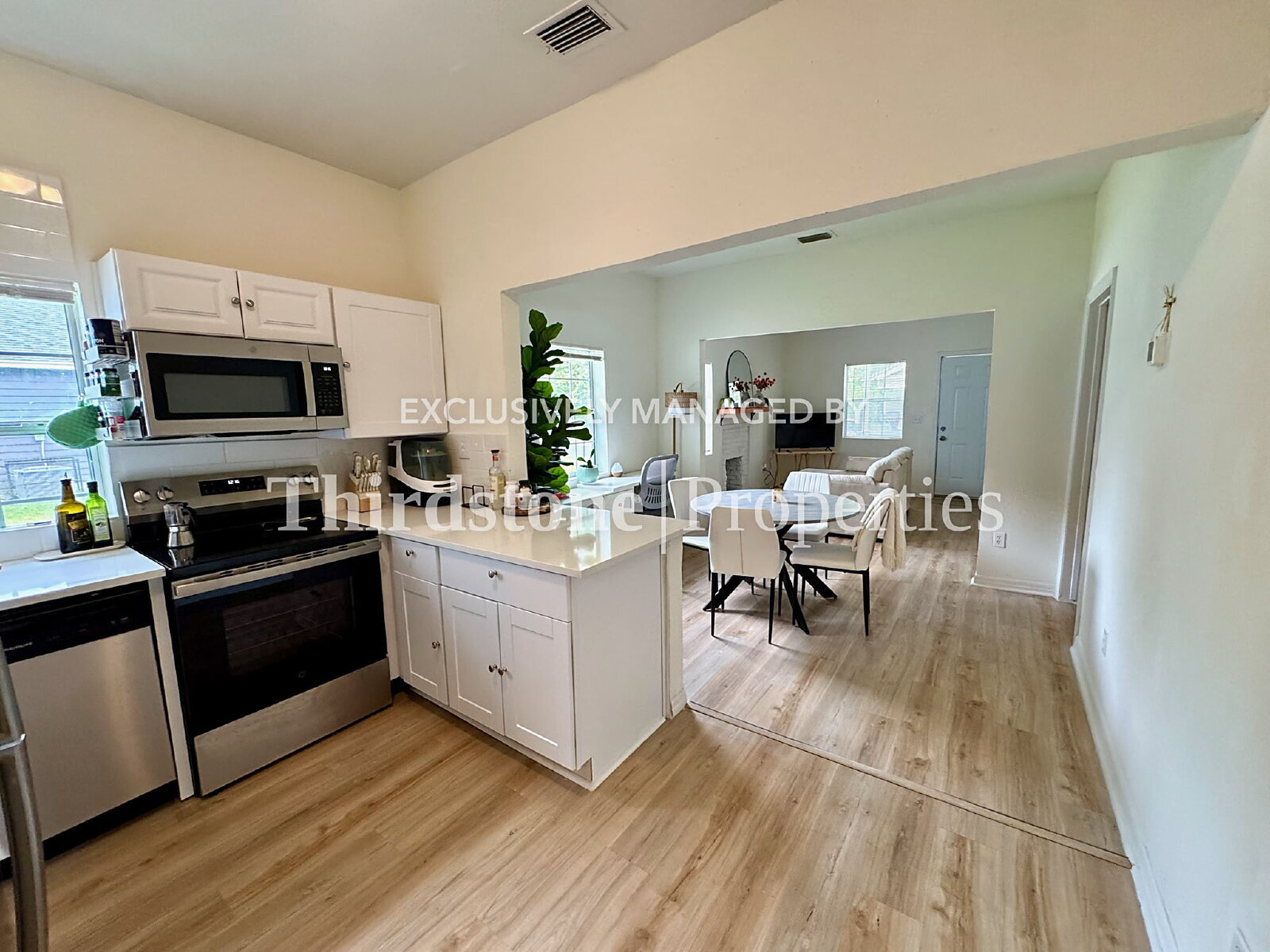 Building Photo - 672 Chestnut St