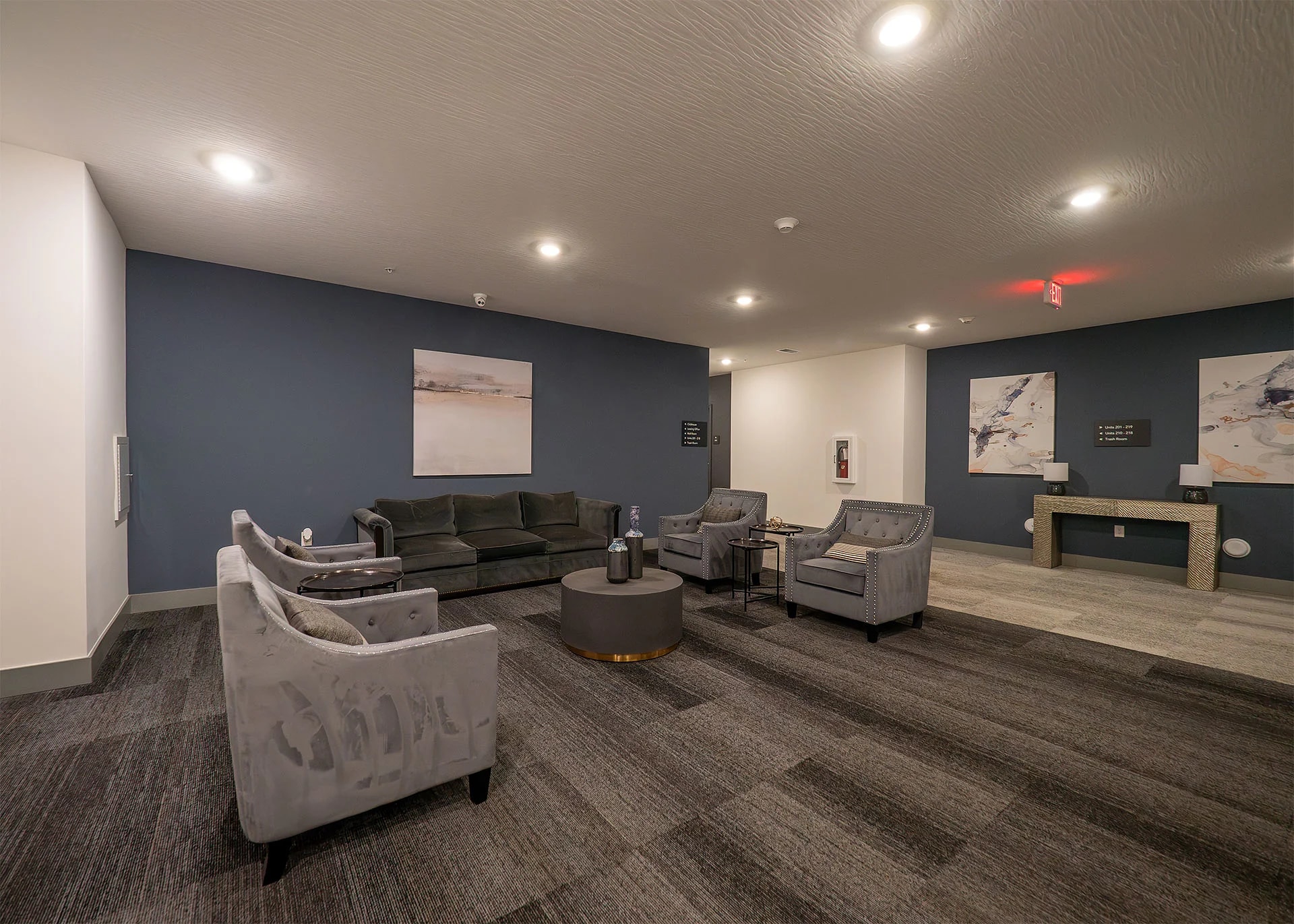 Building Photo - 210 W 5th Ave