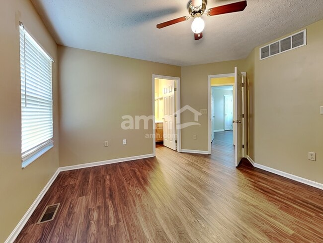 Building Photo - 1415 E Kearney Ln