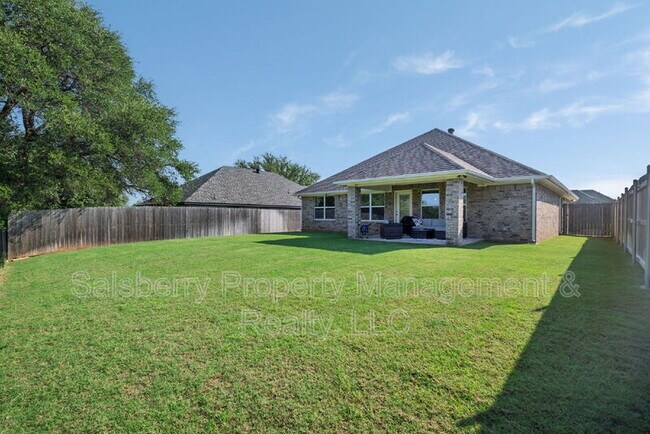 Building Photo - 3310 Windcrest Dr