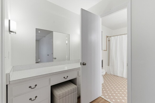 Building Photo - Crieve Hall Duplex