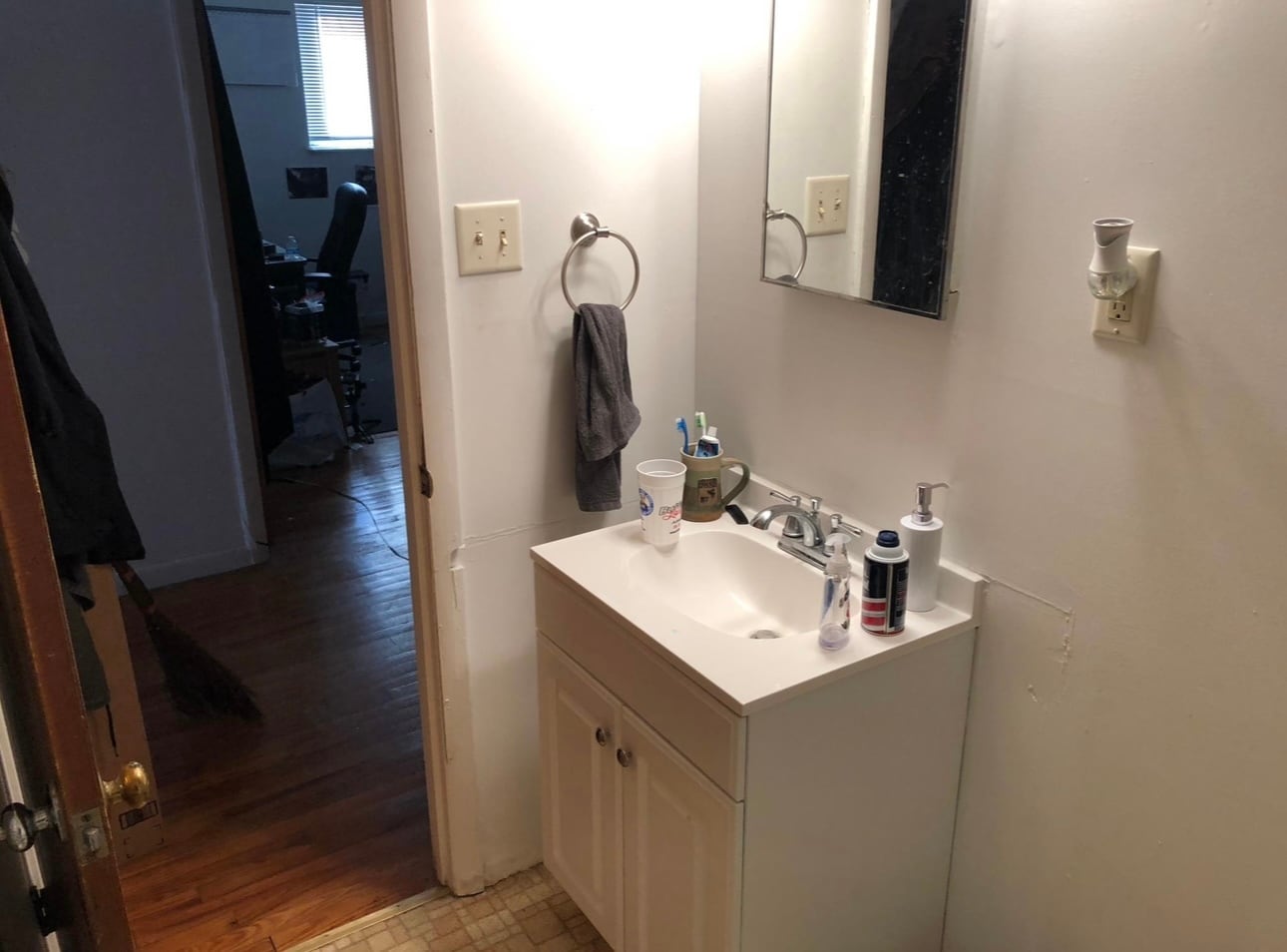 Building Photo - 731 S Woodlawn Ave