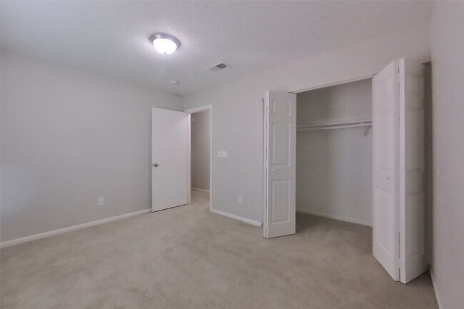 Building Photo - 2610 Townhall Ln
