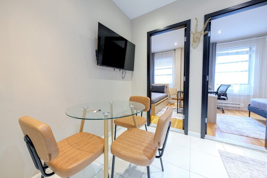 Building Photo - 5 W 101st St