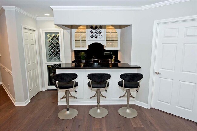 Building Photo - 6740 Spirit Lake Dr