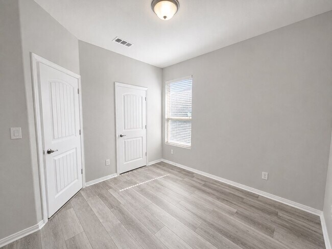Building Photo - 7208 Brooks Ranch Rd